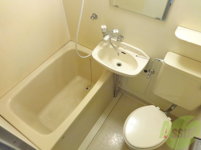 バス・シャワールーム　いたって普通のユニットバスです。