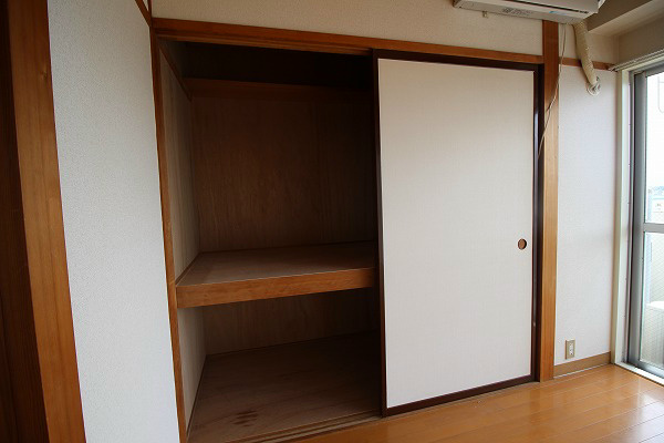 収納　洋室北側に収納あります。