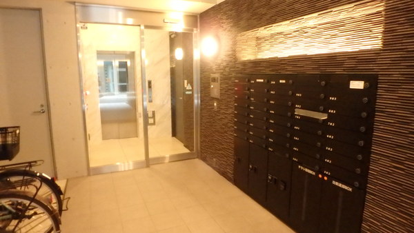 エントランス　宅配ボックスあり