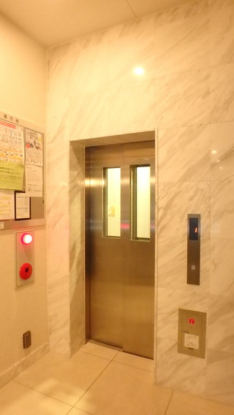 ロビー　エレベーター