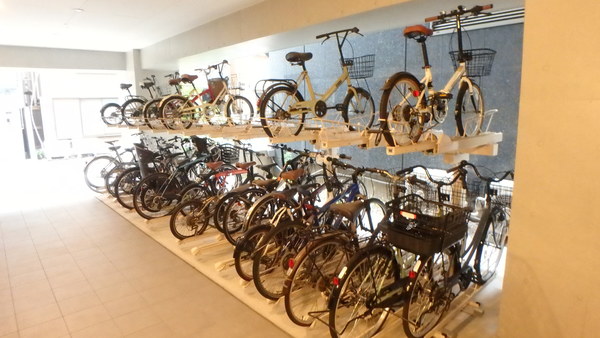 駐車場　１世帯１台無料