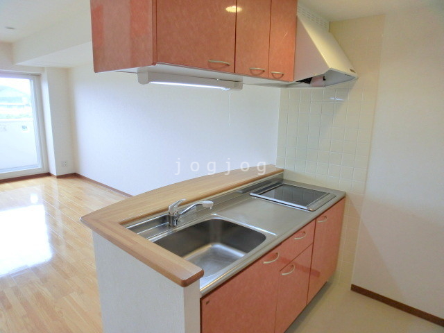 キッチン　リビングへの見通しが良い対面式のキッチンを採用しています。