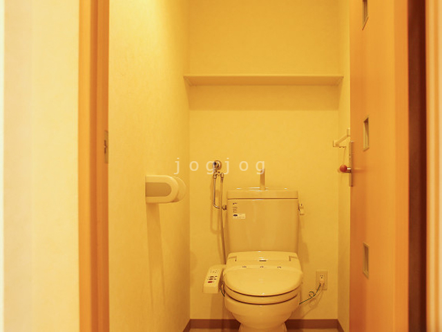 トイレ　温水洗浄便座を完備しています。