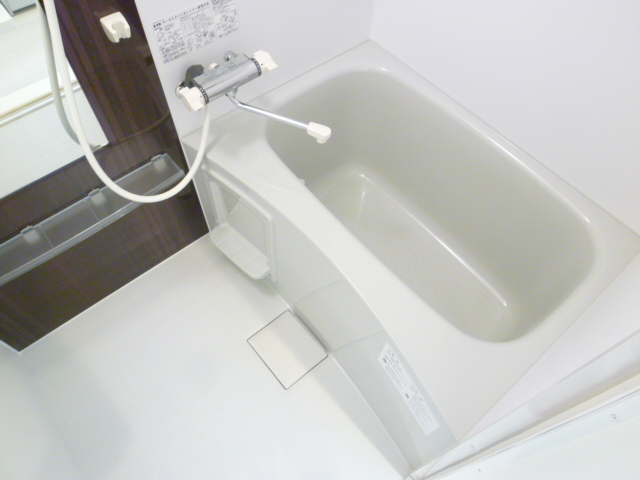 バス・シャワールーム　モデル写真