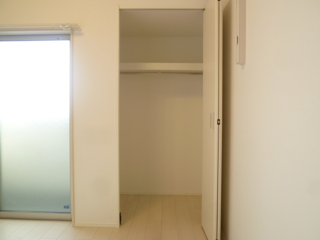 収納　モデル写真