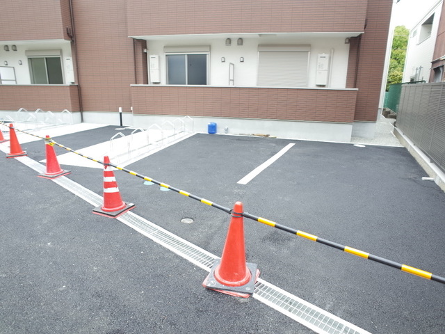 駐車場　建設中