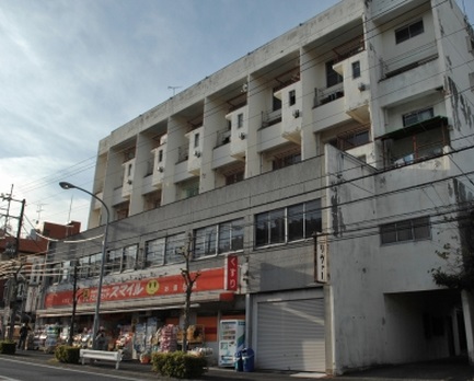 ドラックストア　ドラッグストアスマイル横浜吉野町店（ドラッグストア）まで301m