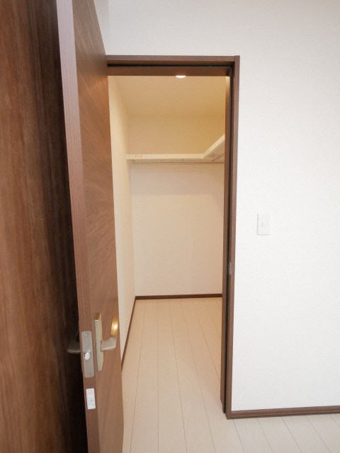 収納　収納力のあるウォークインクローゼット付きです！