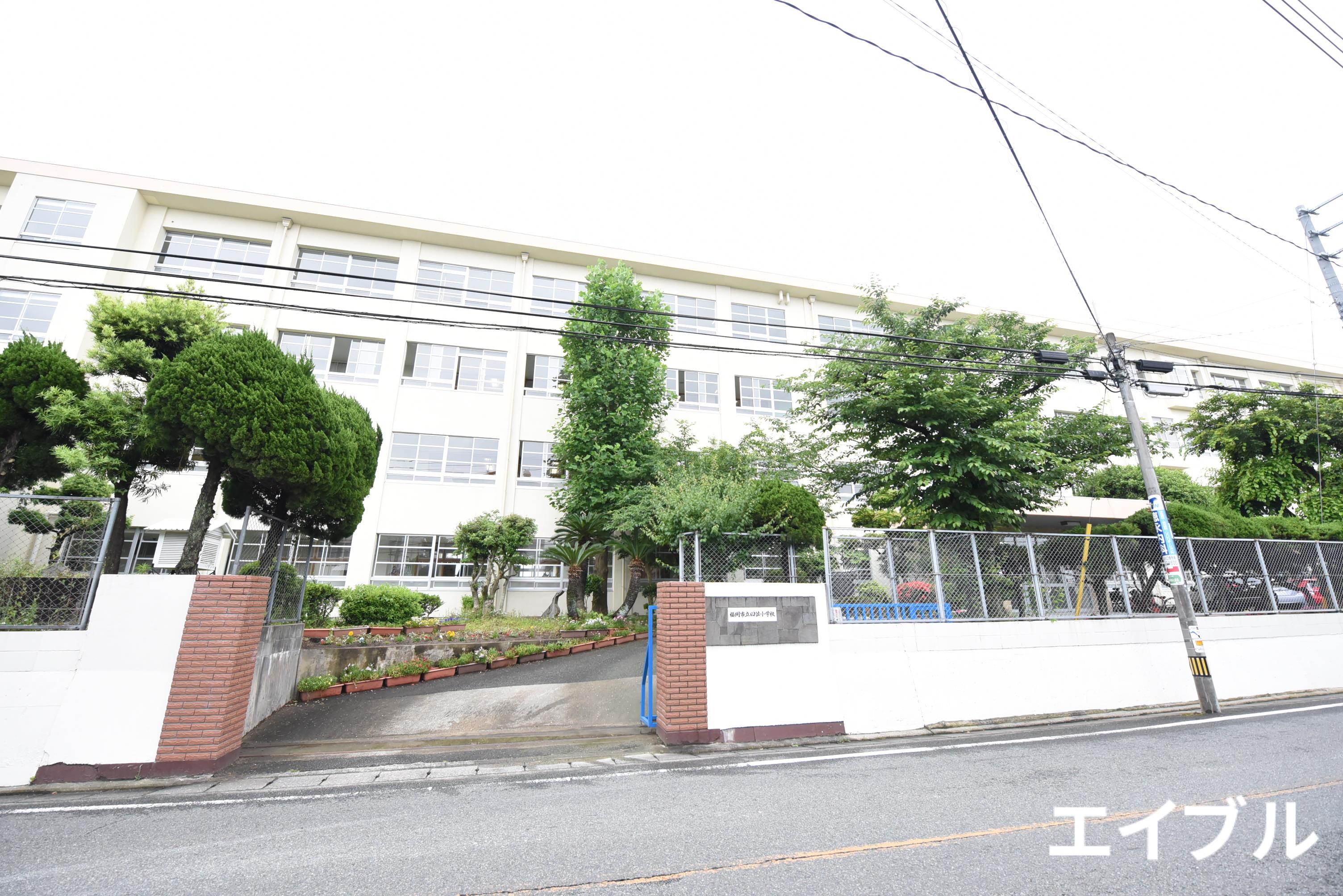 小学校　福岡市立曰佐小学校（小学校）まで178m