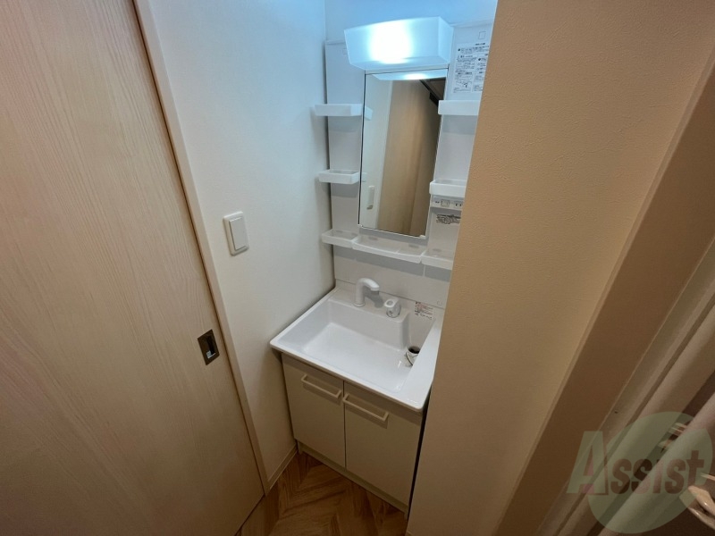 洗面設備　独立洗面台です。大きくてよいですね。シャンプーもできます！