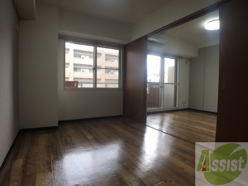 その他部屋・スペース　寝室はこちらです。光が差し込む、温かみのあるお部屋です。