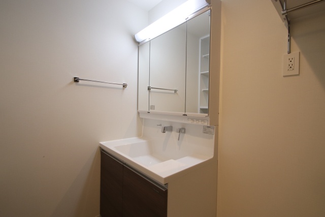 洗面設備　同タイプ別室の参考写真です。※現況優先