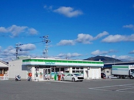 コンビニ　ファミリーマート御坊島店様（コンビニ）まで750m