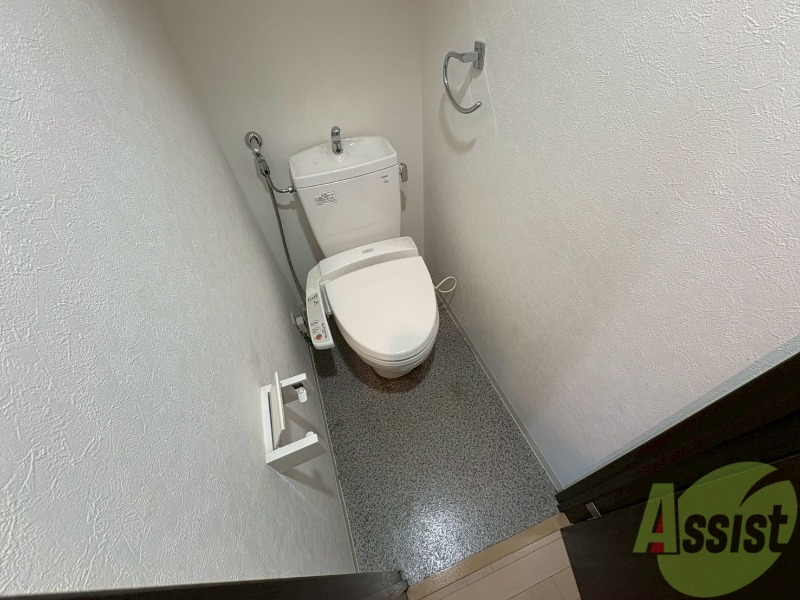 トイレ　ウォシュレット機能がついたトイレです。安心して使用できます。