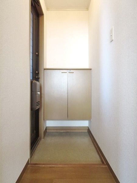 玄関　同物件別部屋写真