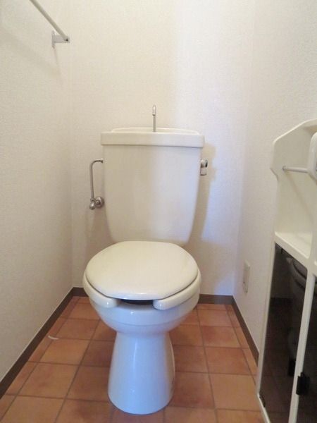 トイレ　同物件別部屋写真