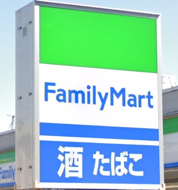 コンビニ　ファミリーマート富士見台駅前店（コンビニ）まで236m