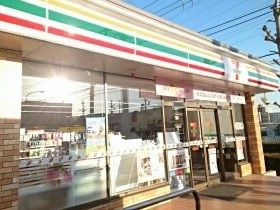 コンビニ　セブンイレブン（コンビニ）まで320m