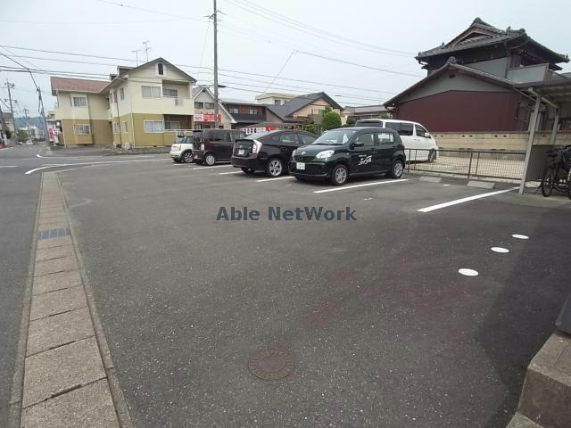 駐車場　駐車場