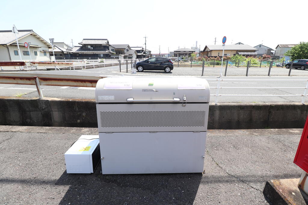 その他共有部分　敷地内にゴミ集積場があってとっても便利♪