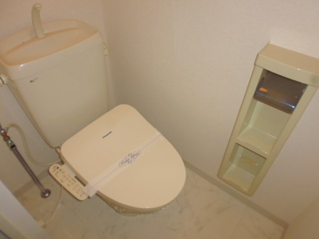 トイレ　温水洗浄便座