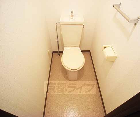 トイレ　シンプルな洋式トイレです