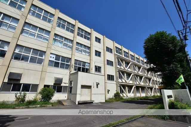 小学校　琴似中央小学校（小学校）まで689m