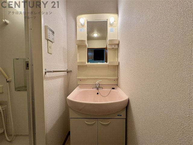 洗面設備　清潔感のある洗面台
