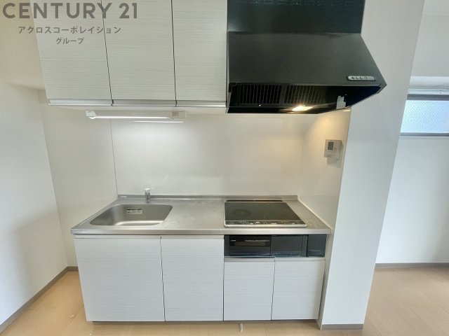 キッチン　3口IHコンロ付きのシステムキッチンです♪