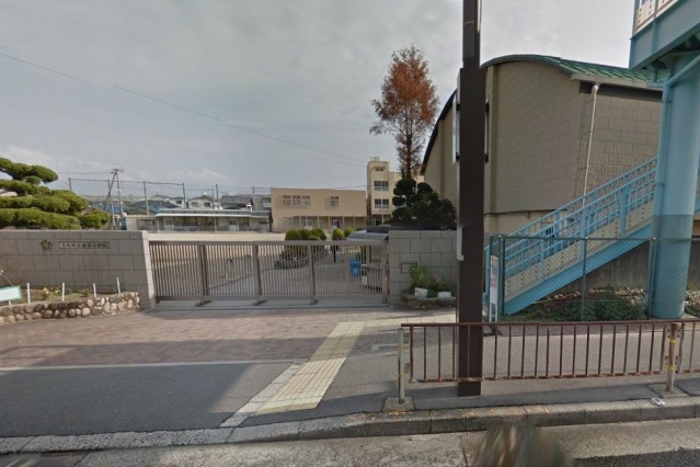 小学校　茨木市立春日小学校（小学校）まで236m