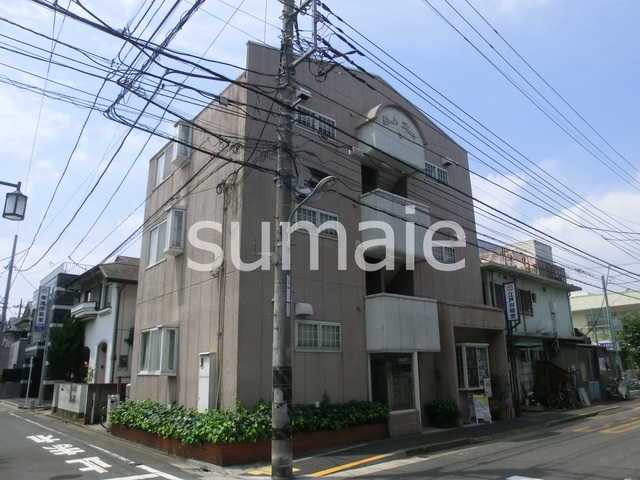 建物外観　閑静な住宅地にあるマンションです。