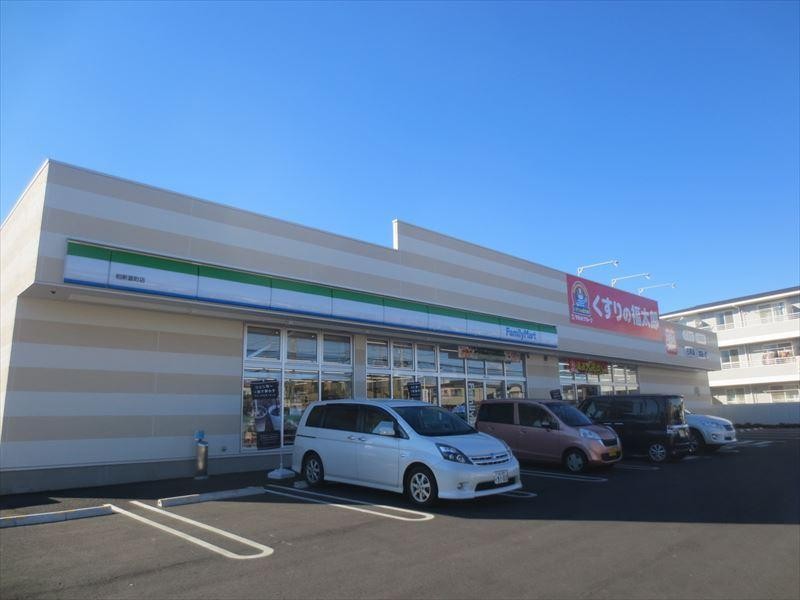 コンビニ　ファミリーマート（コンビニ）まで36m