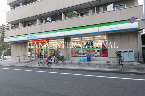 コンビニ　ファミリーマート新田一丁目店（コンビニ）まで293m