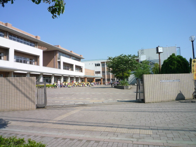 小学校　ふじみ野小学校（小学校）まで800m