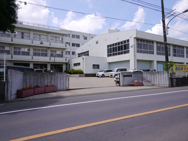 中学校　勝瀬中学校（中学校）まで2300m
