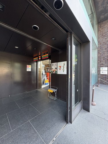コンビニ　セブン-イレブン港区青山2丁目店（コンビニ）まで97m