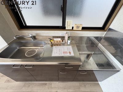 キッチン　壁付けキッチンでスペースを有効活用☆