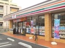 コンビニ　セブンイレブン（コンビニ）まで664m