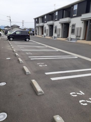 駐車場　駐車場に車を止められます