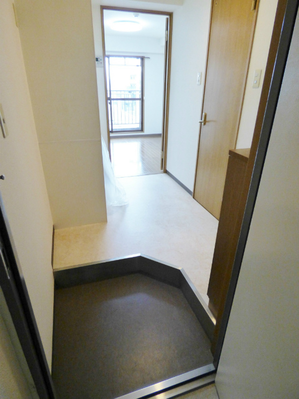 玄関　※同物件別部屋参考写真※
