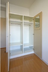収納　写真：設備同仕様の別物件です