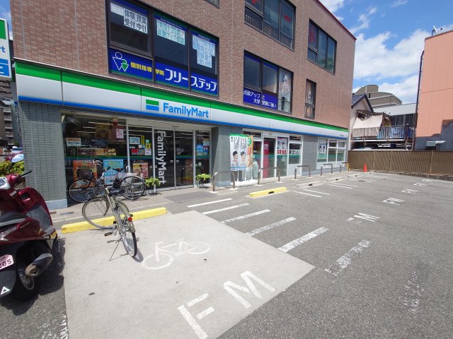 コンビニ　ファミリーマート　摂津本山南店（コンビニ）まで108m