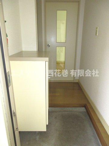 玄関　部屋の中が見えない造りになっています。