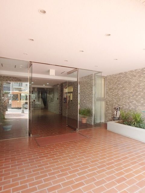 エントランス　★オートロック付き★