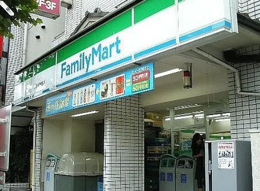 コンビニ　ファミリーマート目黒柿の木坂店（コンビニ）まで486m