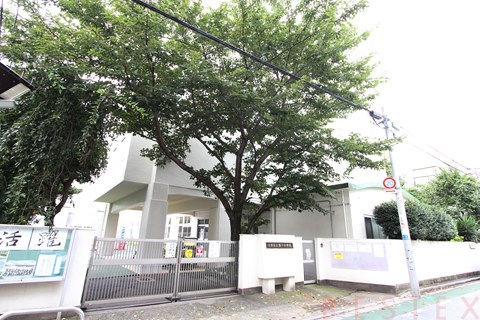 中学校　文京区立第十中学校（中学校）まで824m