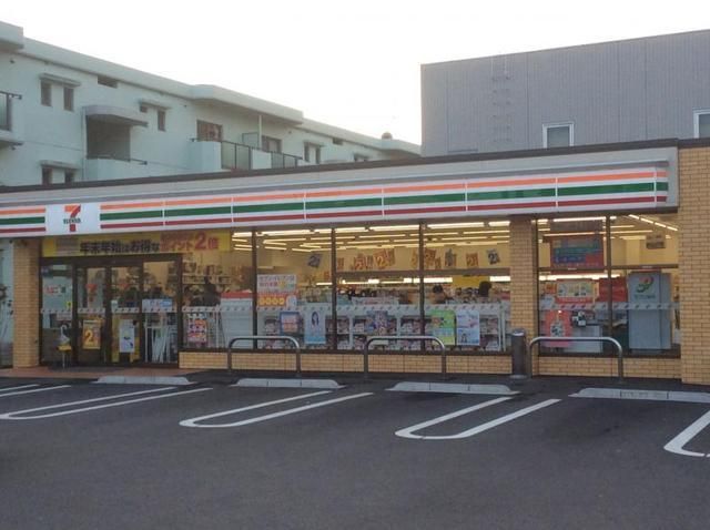 コンビニ　セブンイレブン（コンビニ）まで208m