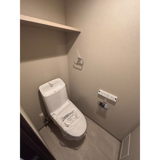 トイレ　写真は別部屋・同タイプのもので、現状優先となります。