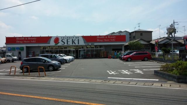 ドラックストア　ドラッグストアセキ指扇店（ドラッグストア）まで775m