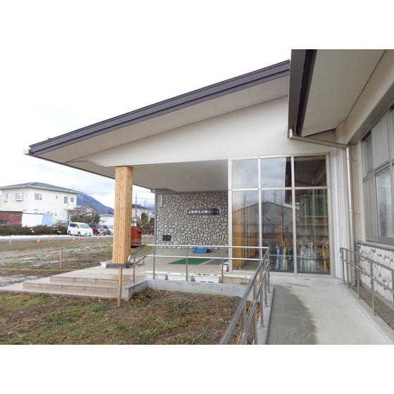 小学校　上田市立川西小学校（小学校）まで1236m